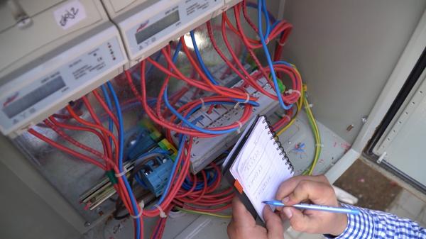 Noul plafon pentru energia electrică: 68 de bani per kilowatt/oră. Gaura la buget ar fi de 9 miliarde de lei - surse