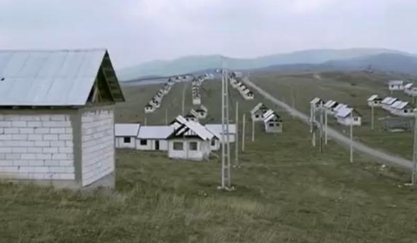 Case de 250 de euro într-un sat fantomă din România: De 16 ani nimeni nu a mai locuit în ele
