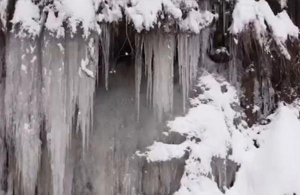 Peisaj de basm în Mureş, după ce cascadele s-au transformat într-o perdea de gheaţă