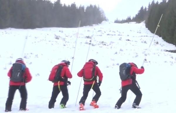 Pericolul de avalanşă, în Retezat, până la ora 20.00, din cauza vântului şi a stratului nou de zăpadă