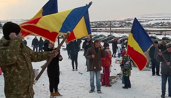 Turiștii au încins Hora Unirii pe pârtia de la Râciu: "Nu am mai dansat de doi ani aşa"