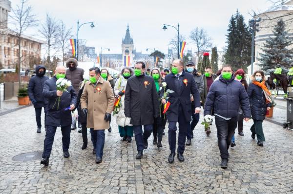 Mica Unire, sărbătorită cu AUR şi cerneală. Ludovic Orban, surprins la mitingul organizat la Iaşi de George Simion