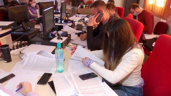 Haos la DSP: unii se vindecă de COVID până să le răspundă cineva, alţii primesc rezultate pozitive deşi nu s-au testat