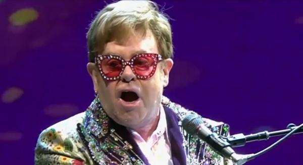 Elton John s-a infectat cu Covid-19. Artistul şi-a amânat, pentru a doua oară, concertele din turneul de adio
