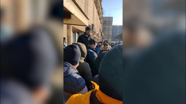 Înregistrare cu liderul sindical Vasile Petrariu când le cere şoferilor STB să nu iasă pe traseu. "Aşa arată un protest spontan"