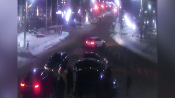 Drifturi cu maşina, în faţa poliţiei. Un tânăr din Maramureş a vrut să facă un clip pentru TikTok, dar n-a văzut echipajul din zonă