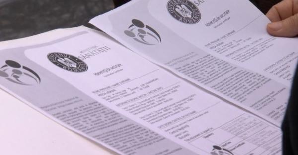 A pătruns în centre de vaccinare, a modificat date în calculator și a generat zeci de adeverințe false. Percheziții în 7 județe