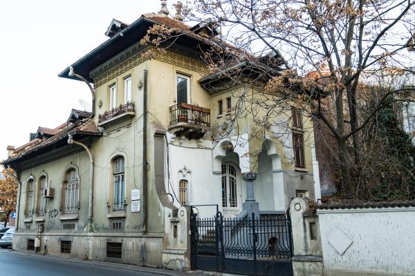 S-a lansat platforma 112 Patrimoniu. Oameni pot suna să reclame mutilarea sau demolarea clădirilor istorice