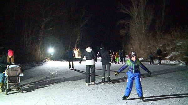 Pompierii au creat un patinoar natural în mijlocul pădurii, pe valea Nirajului