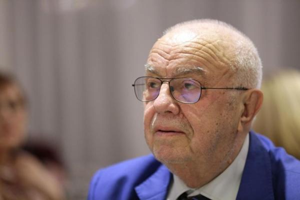 Alexandru Arşinel, transportat la Spitalul Universitar din Bucureşti. Marele actor a acuzat dureri în piept şi stare de ameţeală