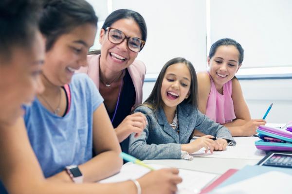 Drumul spre o carieră de succes începe din băncile şcolii. Curs de dezvoltare personală şi consiliere pentru elevi, la FDVDR