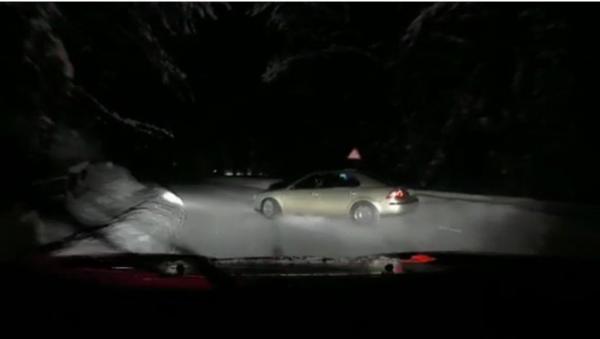 Arestat pentru că a postat. Şoferul teribilist din Baia Mare, pe care poliţia l-a "alergat" cu 120km/h, reţinut după ce s-a lăudat cu isprava sa pe reţelele de socializare