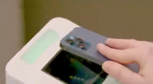 Shopping-ul viitorului: fără stat la coadă, fără casieri și fără bani cash. Cât de periculos e un cod QR