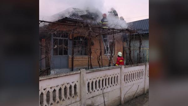 Intervenţie de urgenţă a ISU Dolj. O centrală termică pe gaze a explodat: doi bătrâni, cu arsuri de gradul II, duşi la spital