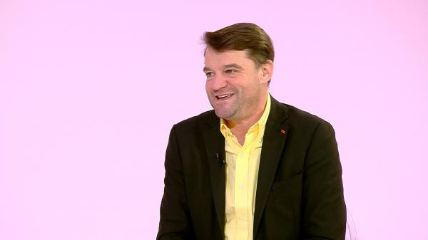 Graţiela şi Andrei Duban, invitaţie la teatru de Dragobete. Actorii au pregătit o comedie spumoasă despre pace şi război în cuplu