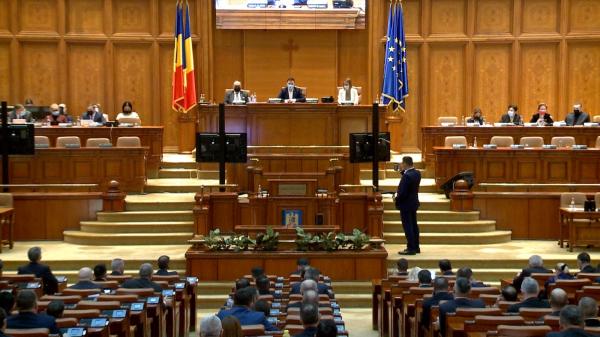 Regulamentul Camerei Deputaţilor a fost adoptat. "Interziceţi filmările ca să nu vadă tot românul cum se uită unii colegi pe site-uri porno"