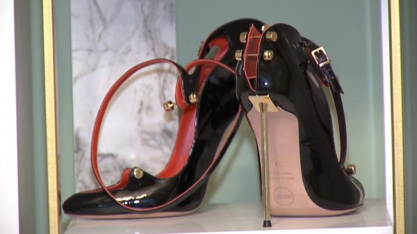 Două românce au cucerit lumea modei de la Hollywood cu o idee de milioane. Pantofii lor, la mare căutare printre vedete