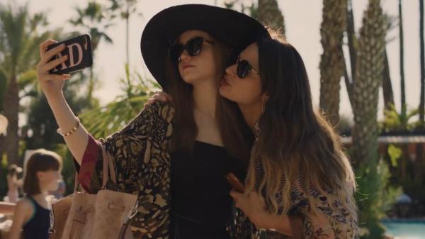 "Inventing Anna", serialul fenomen al momentului. Producţia a împărţit pasionaţii de seriale în două tabere