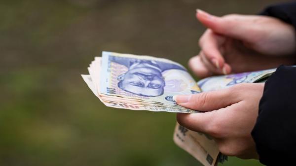 300 de lei în plus în buzunarele românilor. Măsura discutată de guvern după ce puterea de cumpărare s-a prăbușit