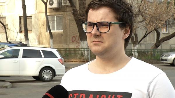 Cine e studentul care a convins CCR să desfiinţeze purtatul măştii în exterior. Totul a început după ce a fost amendat că nu avea mască