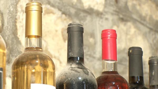 Parlamentul European a decis eliminarea referirilor la cancer de pe etichetele sticlelor de vin: Consumul în sine nu constituie un factor de risc