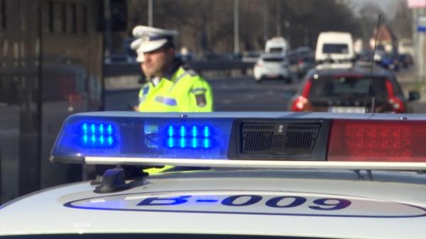 Un şofer a fost amendat pentru că a fumat în maşină. Cât a plătit bărbatul pentru fapta comisă