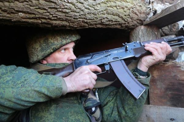 Bombardamente în Ucraina. Armata ucraineană acuză 60 de încălcări ale armistiţiului. Liderii separatiști din Donbas își mobilizează veteranii