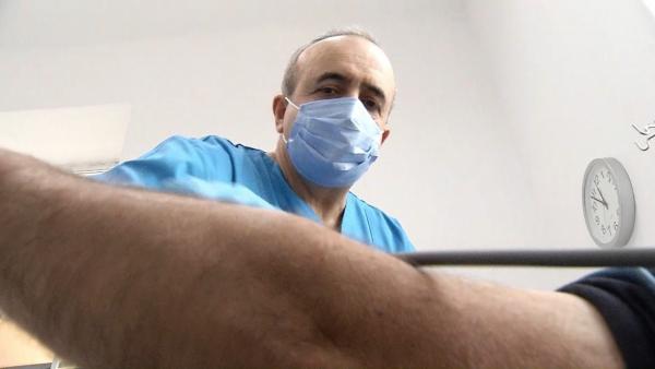 Un medic ucrainean face zilnic naveta pentru a-i ajuta pe români. Ce spune despre conflictul din ţara sa: "Suntem pregătiţi de sovietici. Suntem toţi ofiţeri"