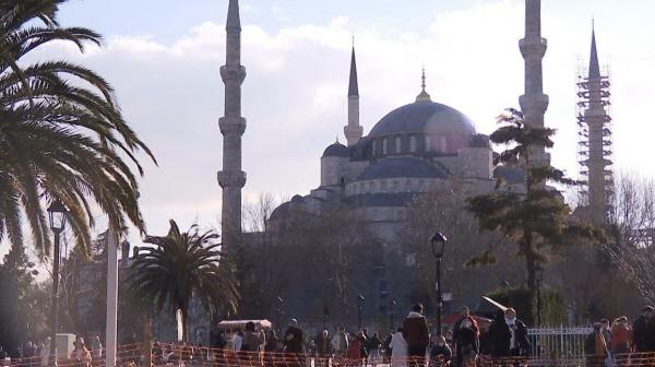 Industria de peste un miliard de euro a Turciei, susţinută cu bani grei de români. Cât costă o operaţie de implant de păr în Istanbul