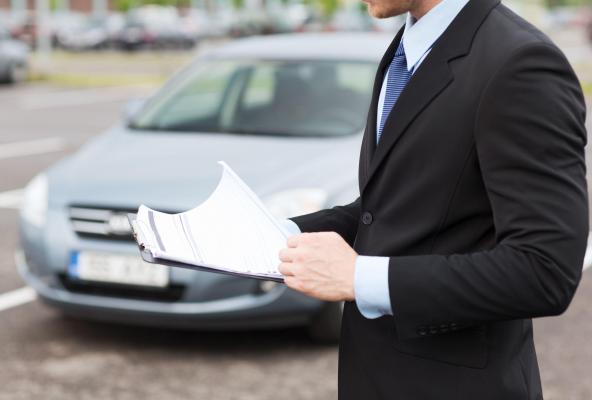 Ce înseamnă pentru şoferi plafonarea tarifelor RCA? Asigurătorii critică decizia