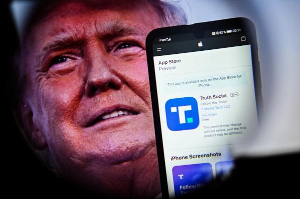 Donald Trump îşi lansează reţeaua socială în App Store, după ce a fost interzis pe Facebook şi Twitter