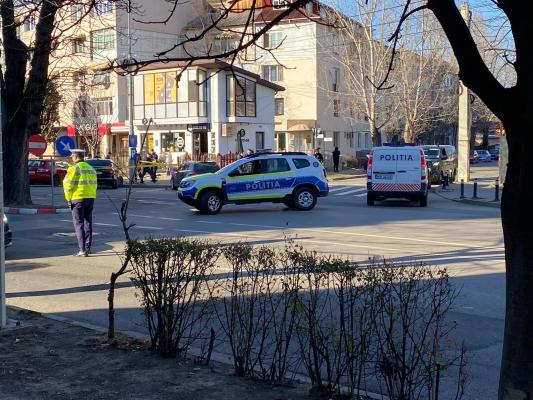 Şi-au împărţit pumni şi picioare în plină stradă, în Focşani. Un bărbat a ajuns la spital, după ce a fost înjunghiat de un adolescent