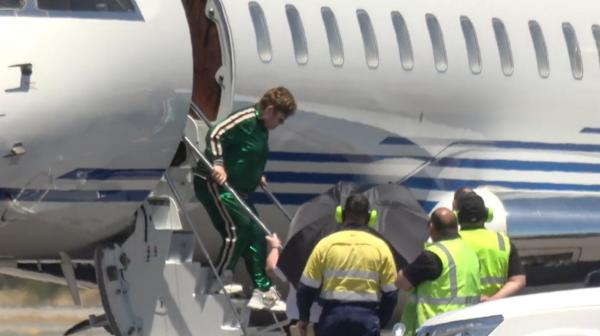 Avionul privat al lui Elton John, forţat de o defecţiune tehnică să aterizeze de urgenţă. Totul s-a petrecut în mijlocul unei furtuni