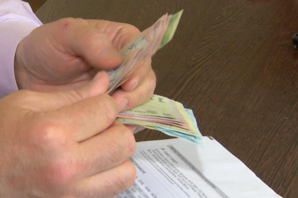 Facturile la energie nu vor mai fi compensate: tariful pe kWh în funcție de consum. Cine are de câştigat