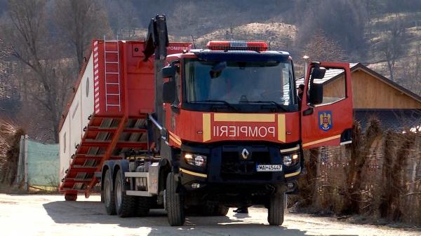 Taberele mobile pentru refugiaţi de la Sighetu Marmaţiei, luate înapoi de autorităţi la 40 de minute după ce au fost aduse