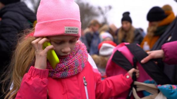 Tot mai multe familii de ucraineni ajung în Vama Siret. Autorităţile au urgentat procesarea documentelor ca să reducă timpul de aşteptare