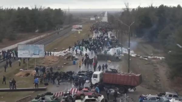 Cea mai mare centrală nucleară din Europa, cucerită de ruşi. Mii de oameni care protestează în faţa invadatorilor