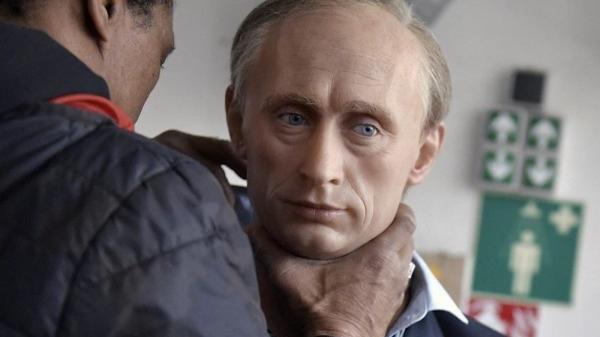Muzeul de ceară din Paris a înlăturat statuia lui Putin. Capul, ascuns într-o cutie: ''Nu am reprezentat vreodată dictatori''