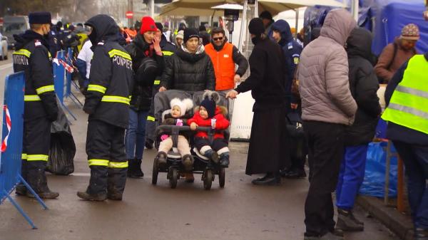 Exodul refugiaţilor continuă. Ucrainenii, în număr tot mai mare la graniţa cu România