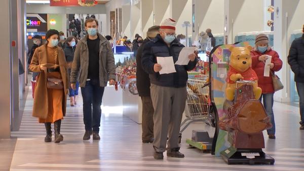 Războiul din Ucraina a dus la scăderea bruscă a interesului românilor pentru cumpărături. Vânzările online, mai mici chiar şi cu 40%