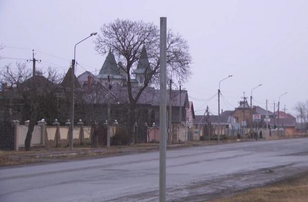 Stare de alertă la Cernăuţi: Nu se mai iese după ora 10. Civilii au cerut drept de armă ca să-şi apere pământul de ruşi