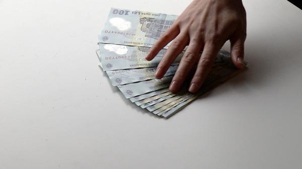 Cum învăţăm să economisim bani pentru nevoile urgente. Esenţial să aflăm pe ce se duc banii