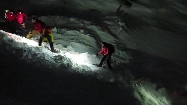 Doi schiori au murit în Făgăraş după ce au fost surprinşi de avalanşă. Salvamontiştii avertizează că riscul de avalanşă e ridicat