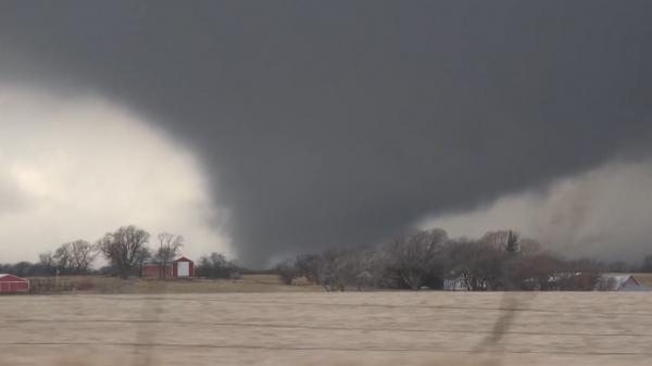 Tornadele au făcut prăpăd în statul Iowa: Cel puţin 7 morţi, rafale de peste 200 km/h, cartiere întregi în beznă