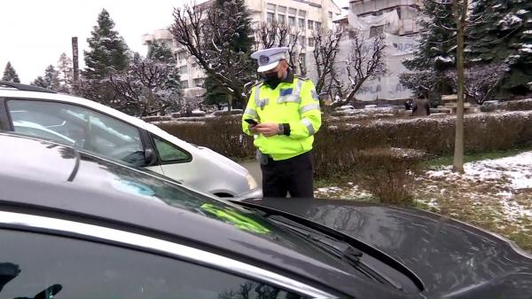 Amenzi de până la 1.000 de lei pentru neplata taxei de parcare. Poliţiştii din Târgu Jiu sunt ajutaţi de o aplicaţie specială