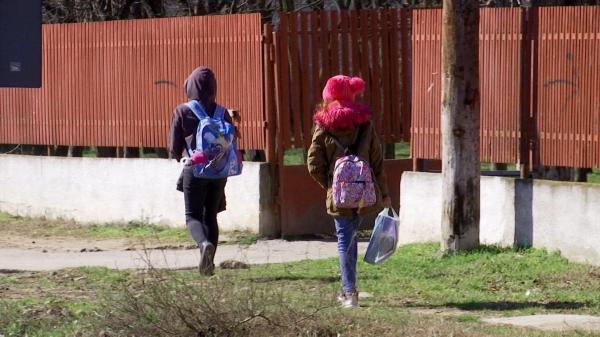 Ministerul Educaţiei are de cheltuit jumătate de miliard de euro pentru a reduce abandonul şcolar. România, cifre de 8 ori mai mari decât alte state europene