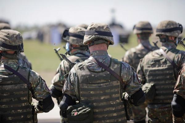 Exerciţiile militare NATO se intensifică în bazele din România, cu o zi înainte de venirea vicepreşedintelui SUA