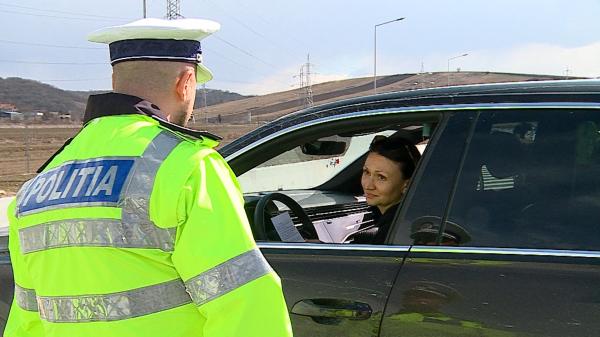 Cafea de la poliţişti pentru şoferii ucraineni care au fugit din calea războiului. În spatele fiecărui "Mulţumesc!" se ascunde o dramă