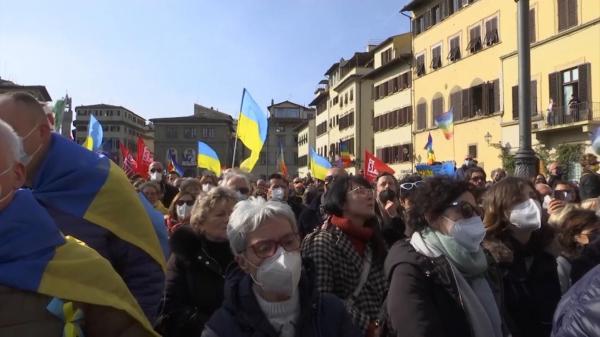 Tânără arestată în Rusia pentru că a ţinut în mână o foaie goală de hârtie, în timpul protestelor împotriva războiului din Ucraina