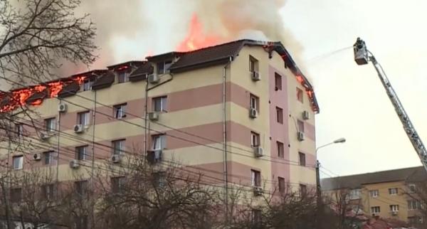 Blocul care a luat foc în Timişoara, plin cu butelii, era cât pe ce să se transforme într-o bombă: "Am zis că e o pregătire de război"